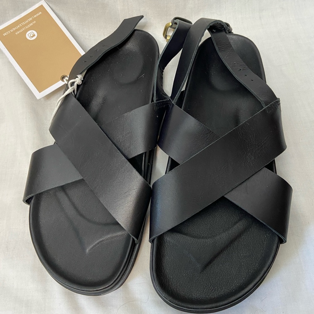 NWT LIBERTE LEATHER Sandals Sz 7